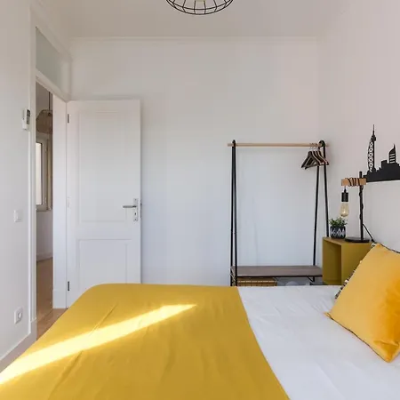 Magnificent Flat With Spectacular Views In Graca * Lisbon