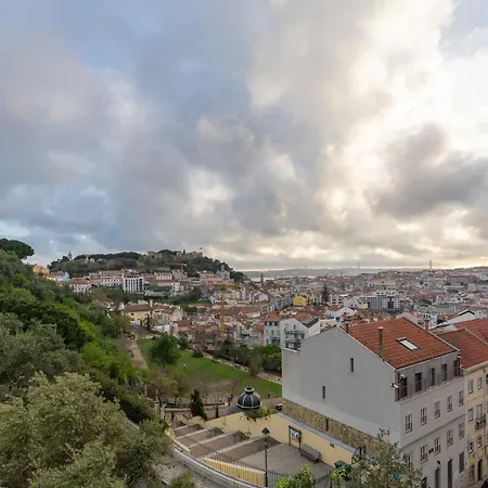 Magnificent Flat With Spectacular Views In Graca リスボン