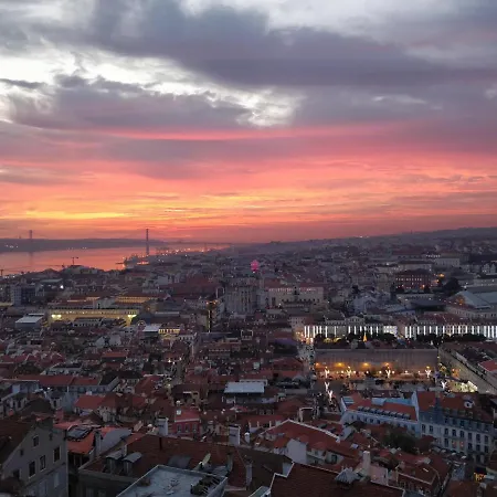 Panoramic Graca Duplex With Castle And River Views By Nestatlisbon