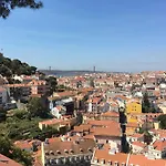 Panoramic Graca Duplex With Castle And River Views By Nestatlisbon Lejlighed